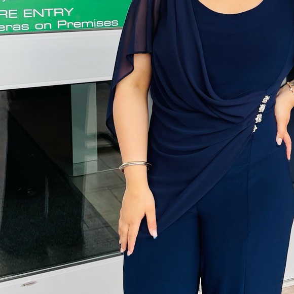 Champagne dress ; Dark blue coloured with those Clear Stone patch ; - Picture 10 of 12